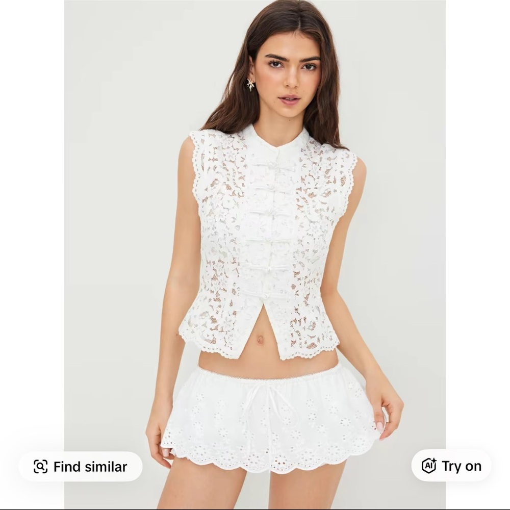 Cider White Lace Sleeveless Eyelet Top